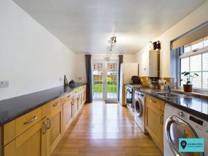 Kitchen/Breakfast Room- click for photo gallery